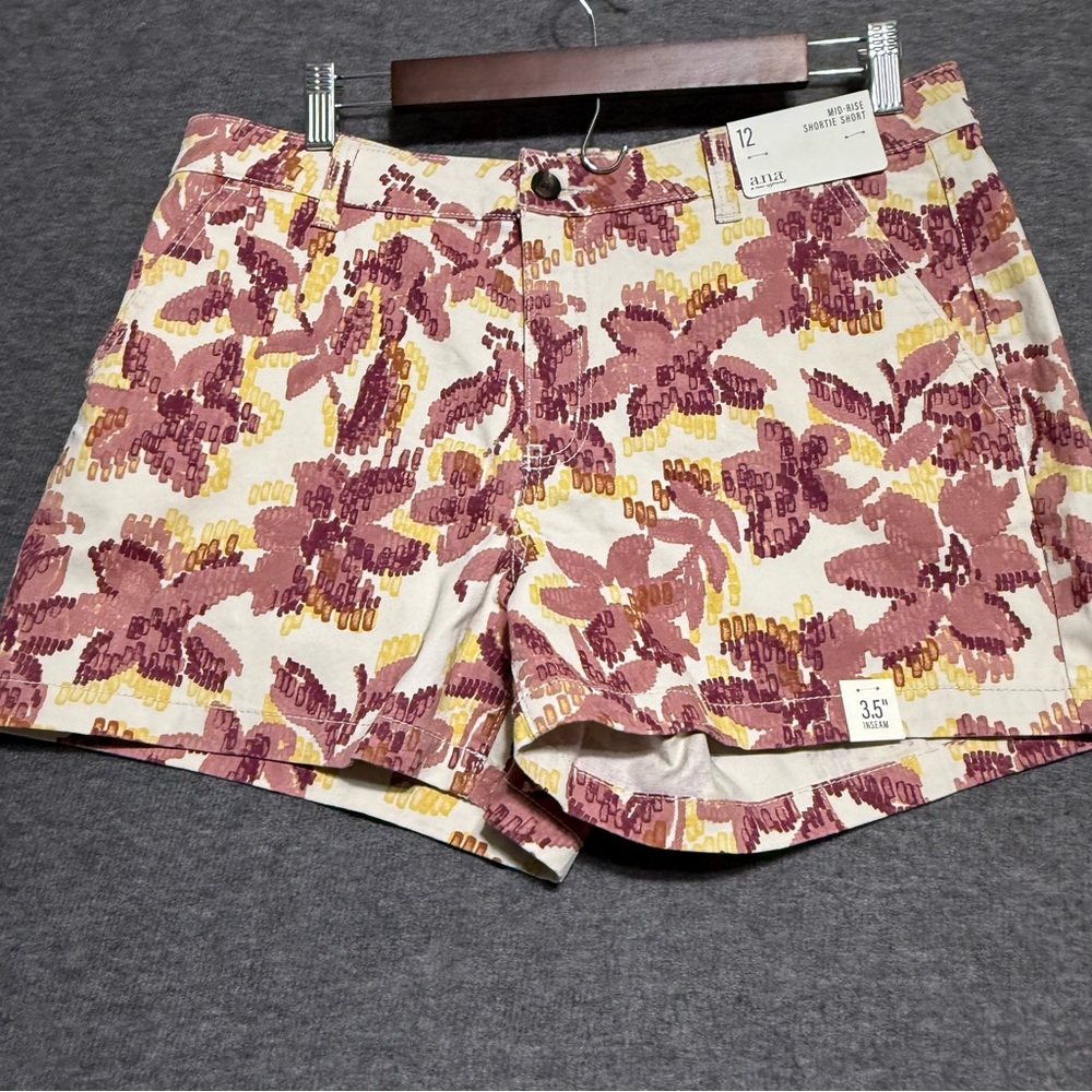 a.n.a Mid Rise Shortie Short’s Floral Pattern Womens Size 12 with 3.5” Inseam